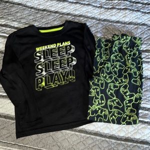 CAT & JACK KID BOY LONG SLEEVE & PANTS PAJAMA SET